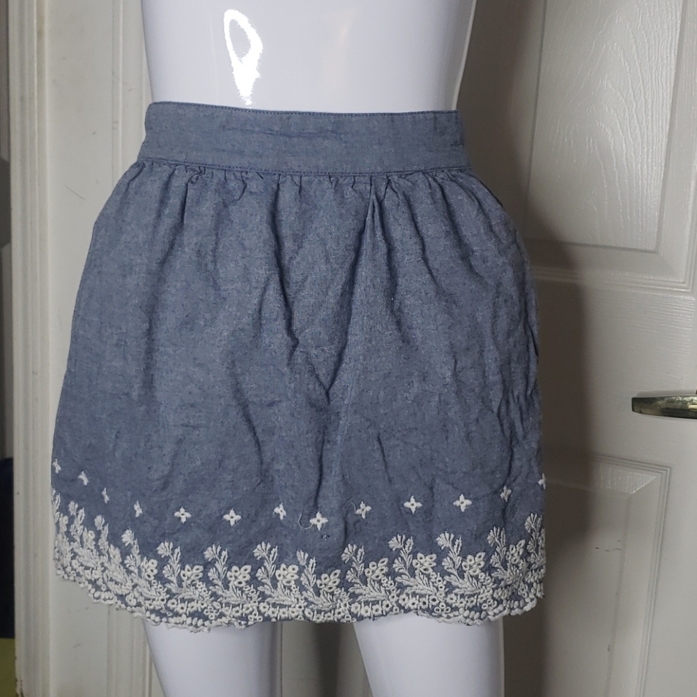 🤯3/$12 Forever 21 Denim Embroidered Skirt Small